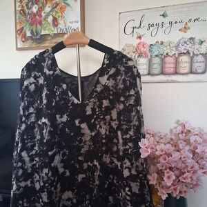 RACHEL Rachel Roy Abstract Black and Gray Blouse